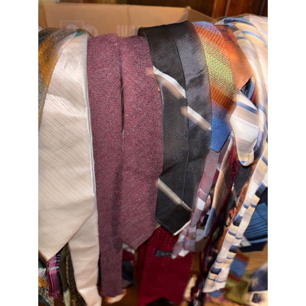 Assorted Mens Necktie Bundle Vintage Designer Mixed Silk Striped Geometric Lot - Picture 3 of 4